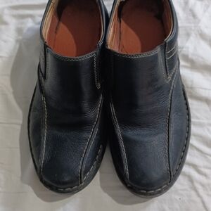Clarks Men's Dark Leather Slip-On Loafers